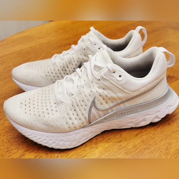 Nike React Infinity Run Flyknit 2 White/Metallic Silver Women's 8.5 - Picture 2 of 6